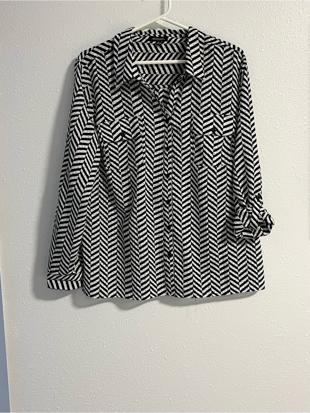 Notations Black & White Chevron Button-Front Shirt Size XL